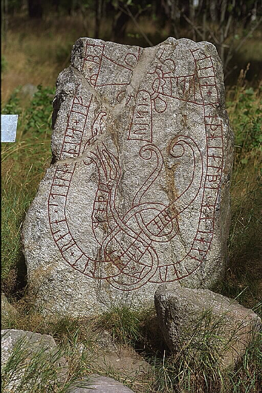 Runes written on runsten, gnejs. Date: V